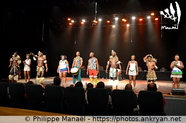photo n°12 (Afrique du Sud : Ensemble Mzansi Zulu Dancers / Mondial'Folk de Plozévet 2014 / Festival / France / Bretagne - FR-29) © Philippe Manaël