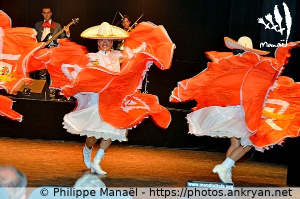 photo n°22 (Mexique : Ballet Folklórico de la Universidad de Guanajuato / Mondial'Folk de Plozévet 2014 / Festival / France / Bretagne - FR-29) © Philippe Manaël