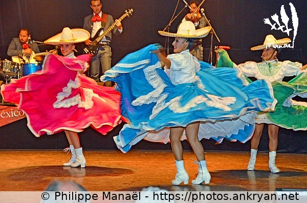 photo n°19 (Mexique : Ballet Folklórico de la Universidad de Guanajuato / Mondial'Folk de Plozévet 2014 / Festival / France / Bretagne - FR-29) © Philippe Manaël