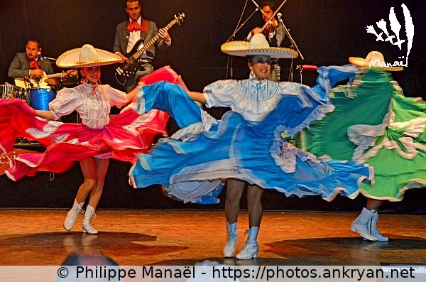 photo n°20 (Mexique : Ballet Folklórico de la Universidad de Guanajuato / Mondial'Folk de Plozévet 2014 / Festival / France / Bretagne - FR-29) © Philippe Manaël